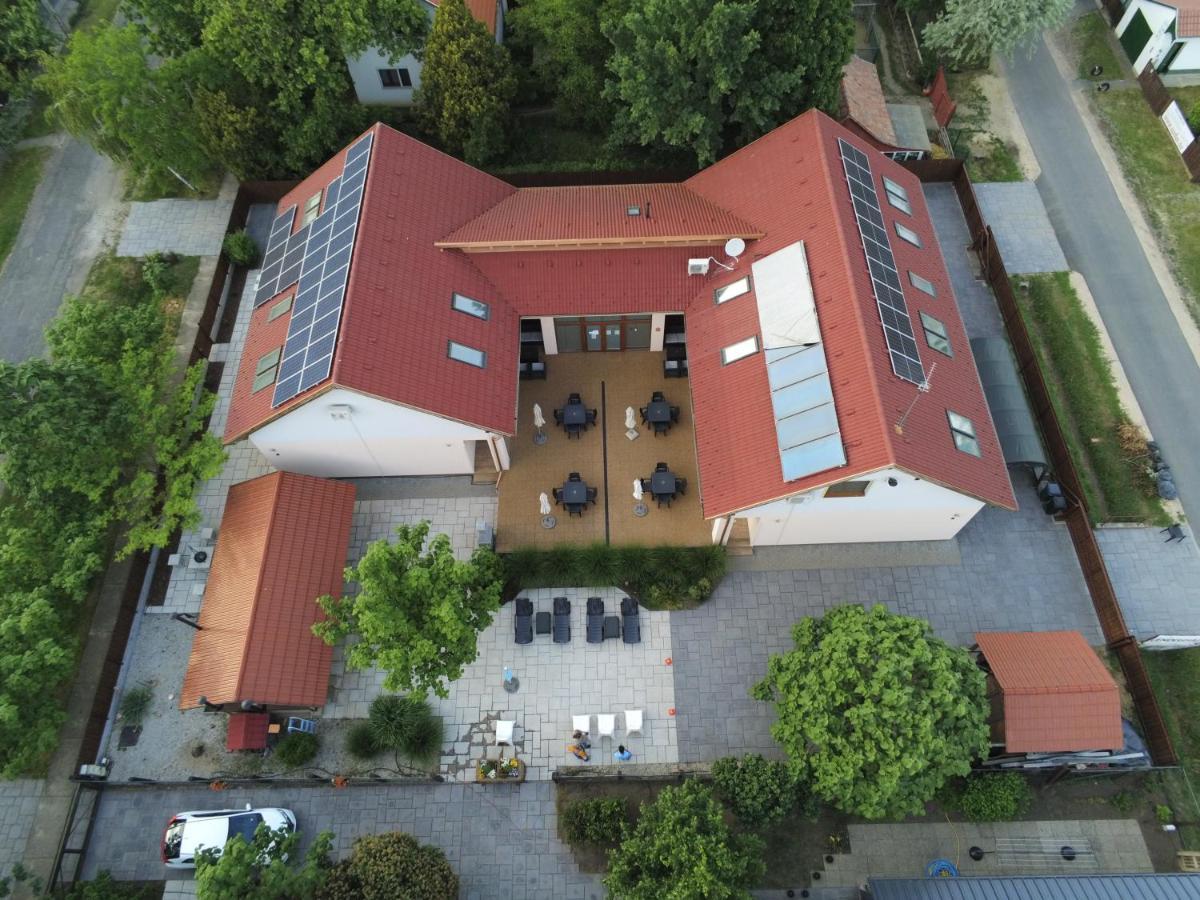 Hortobagyi Kemences Vendeghaz Apartment ภายนอก รูปภาพ