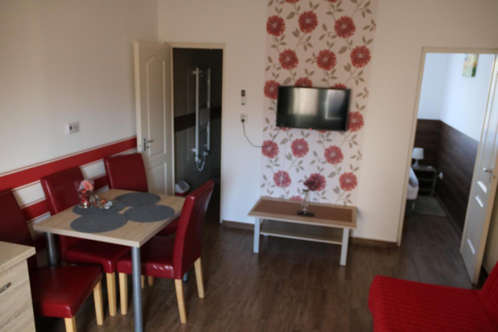 Hortobagyi Kemences Vendeghaz Apartment ภายนอก รูปภาพ