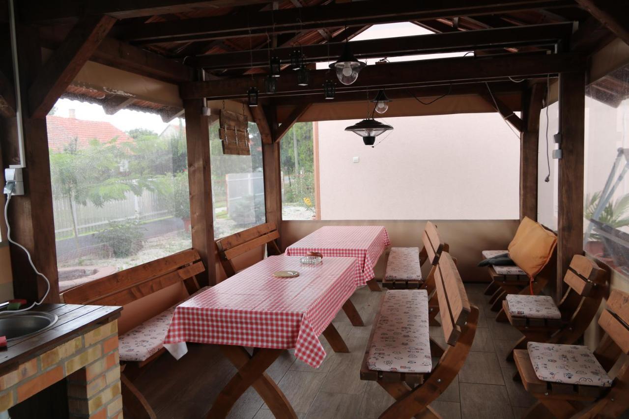 Hortobagyi Kemences Vendeghaz Apartment ภายนอก รูปภาพ
